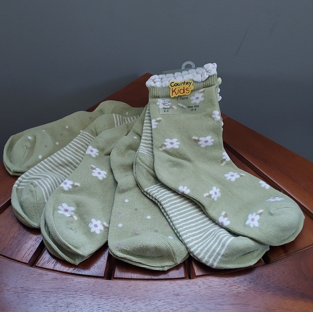 Country Kids Ditsy Daisy, 6 pair, Sage Green, size 8-9 NWT
